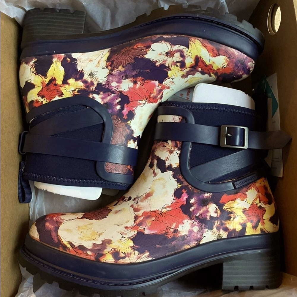 NWT Liberty Floral Muck Boots Waterproof Rain Boot 8